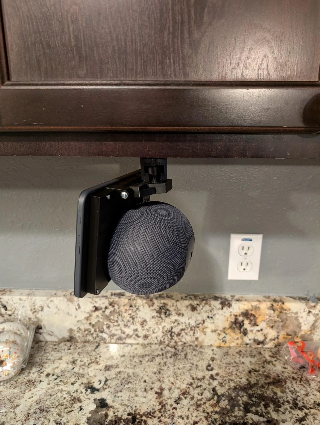 Amazon Echo Show 8 under-cabinet swivel mount product photo